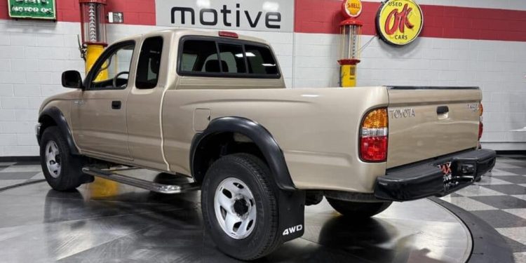Pick of the Day: 2002 Toyota Tacoma 4×4